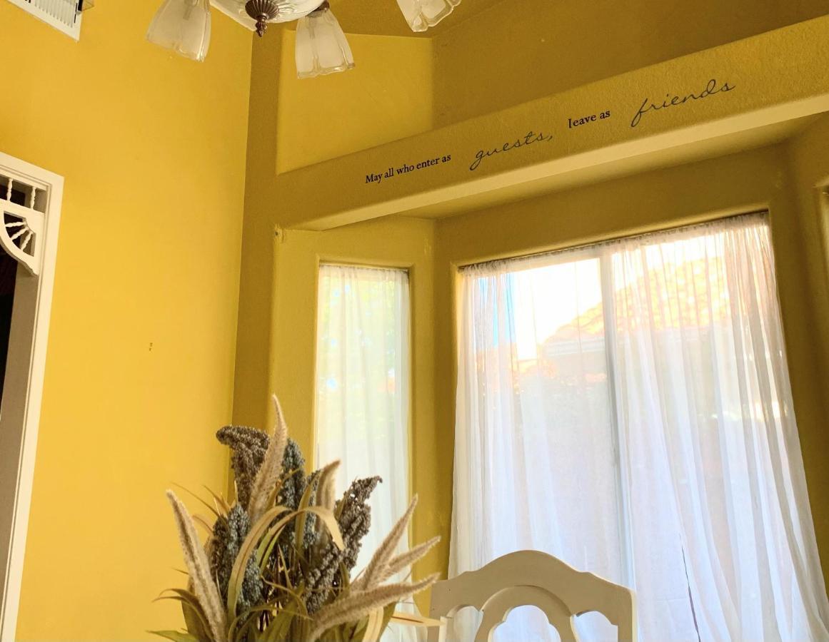 Festive Haven Room Hemet Bagian luar foto