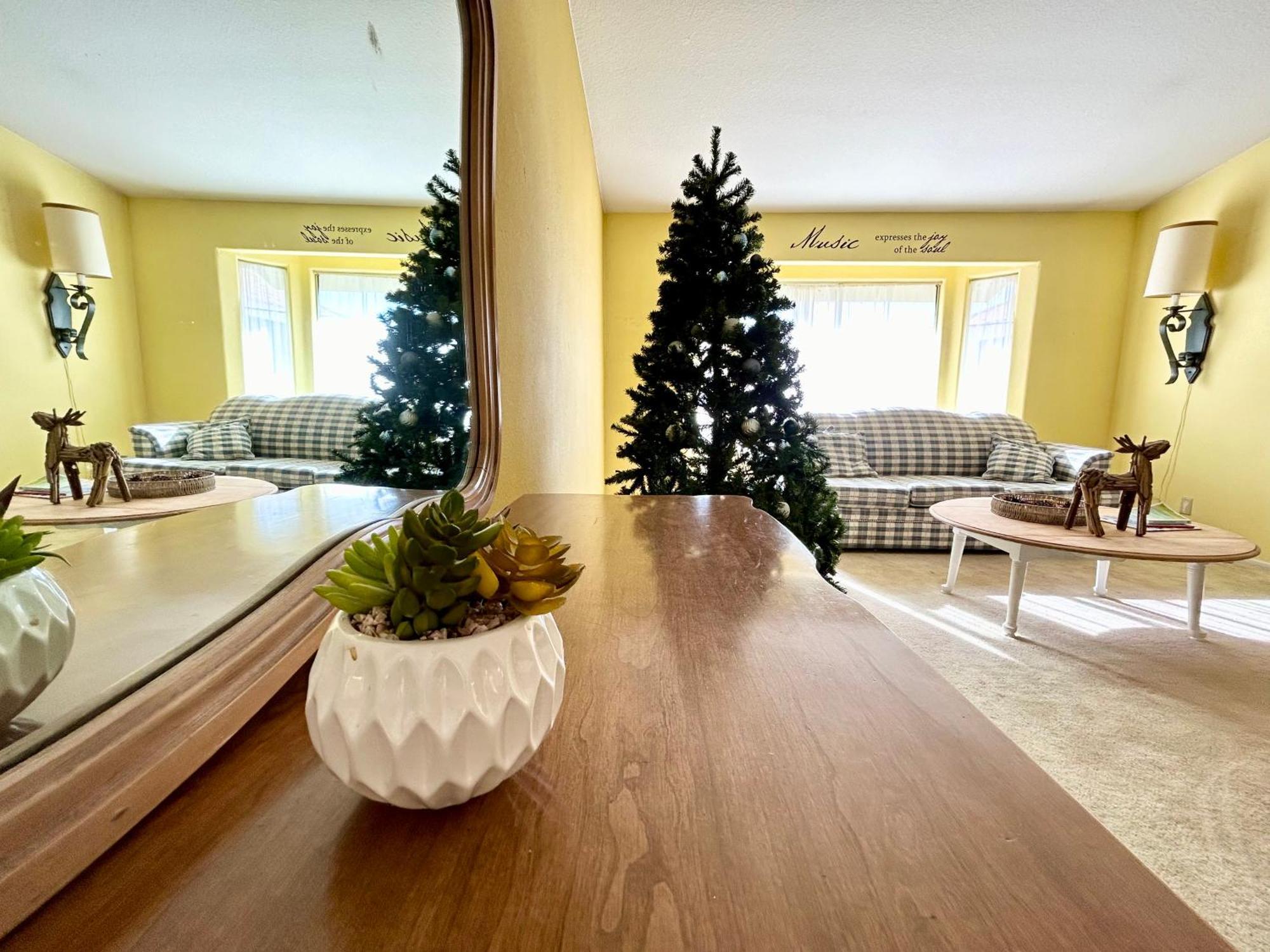 Festive Haven Room Hemet Bagian luar foto
